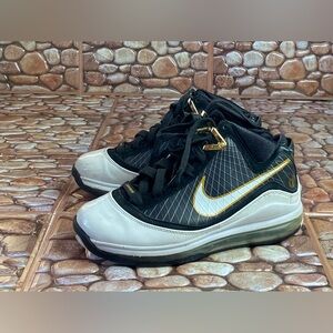 Nike Lebron VII 7 (GS) 7 Black/WhiteMetallic Gold US 375664-011 Sz 5 Y